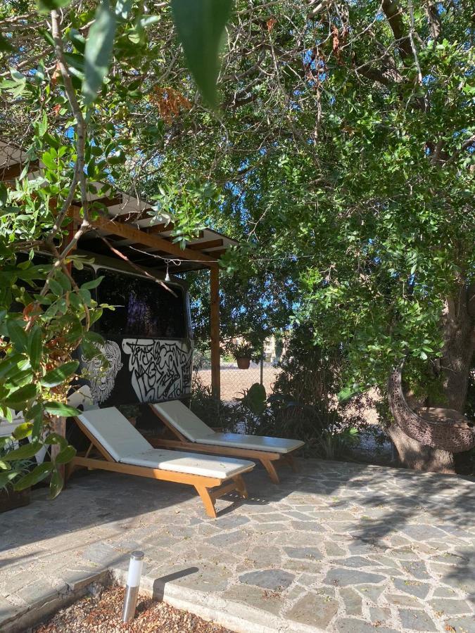 - Magic Bus - Hotel Klorakas Bagian luar foto
