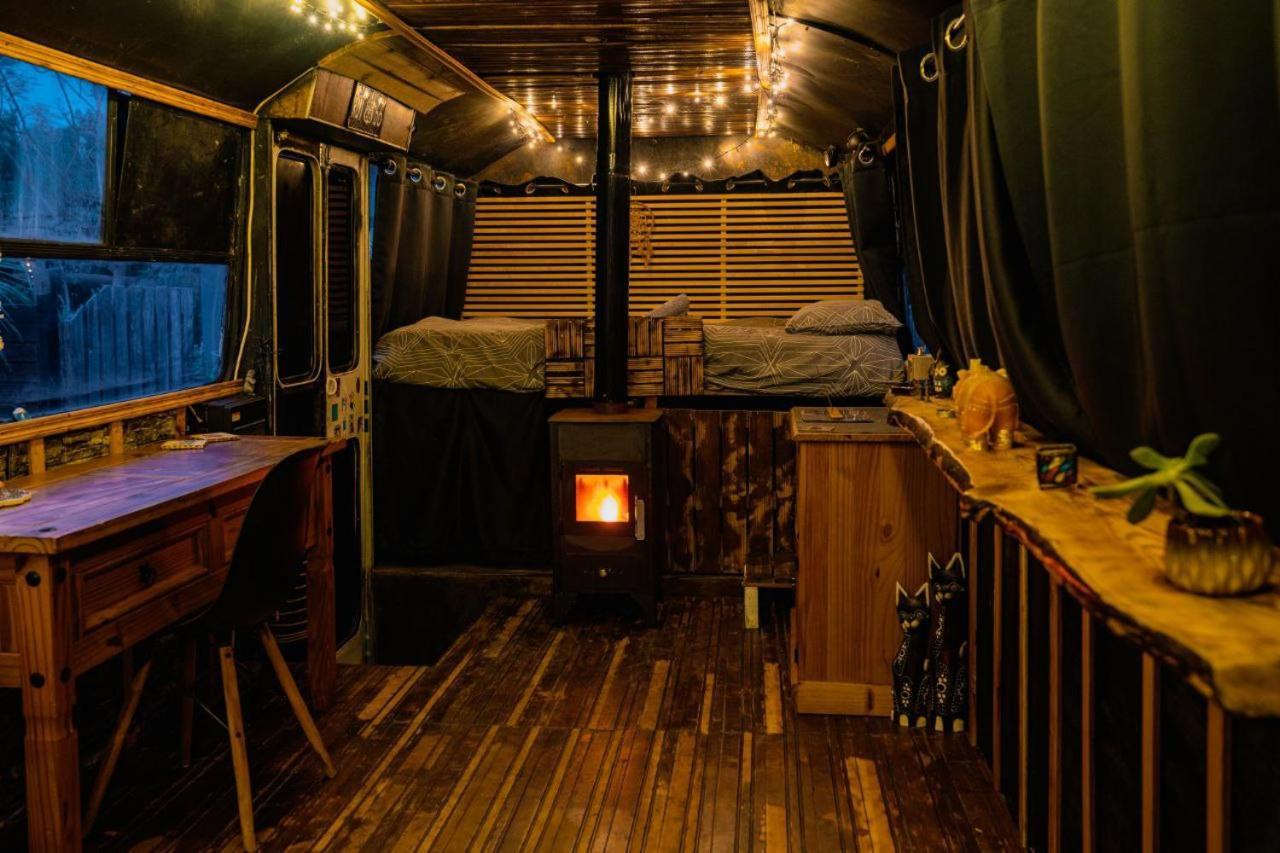 - Magic Bus - Hotel Klorakas Bagian luar foto