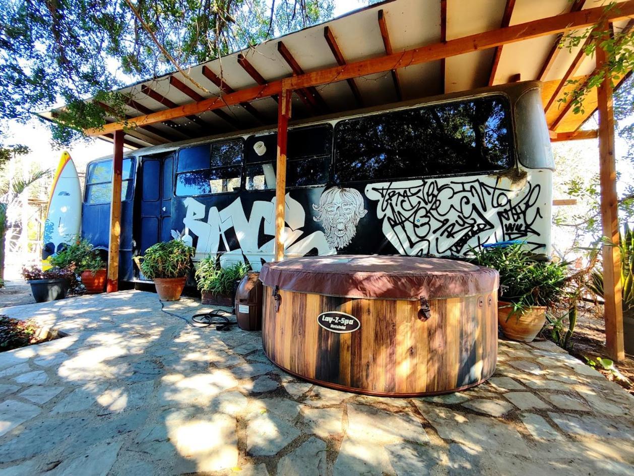 - Magic Bus - Hotel Klorakas Bagian luar foto