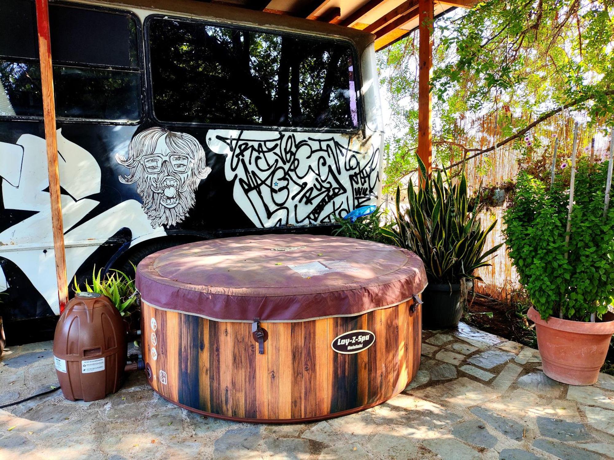 - Magic Bus - Hotel Klorakas Bagian luar foto
