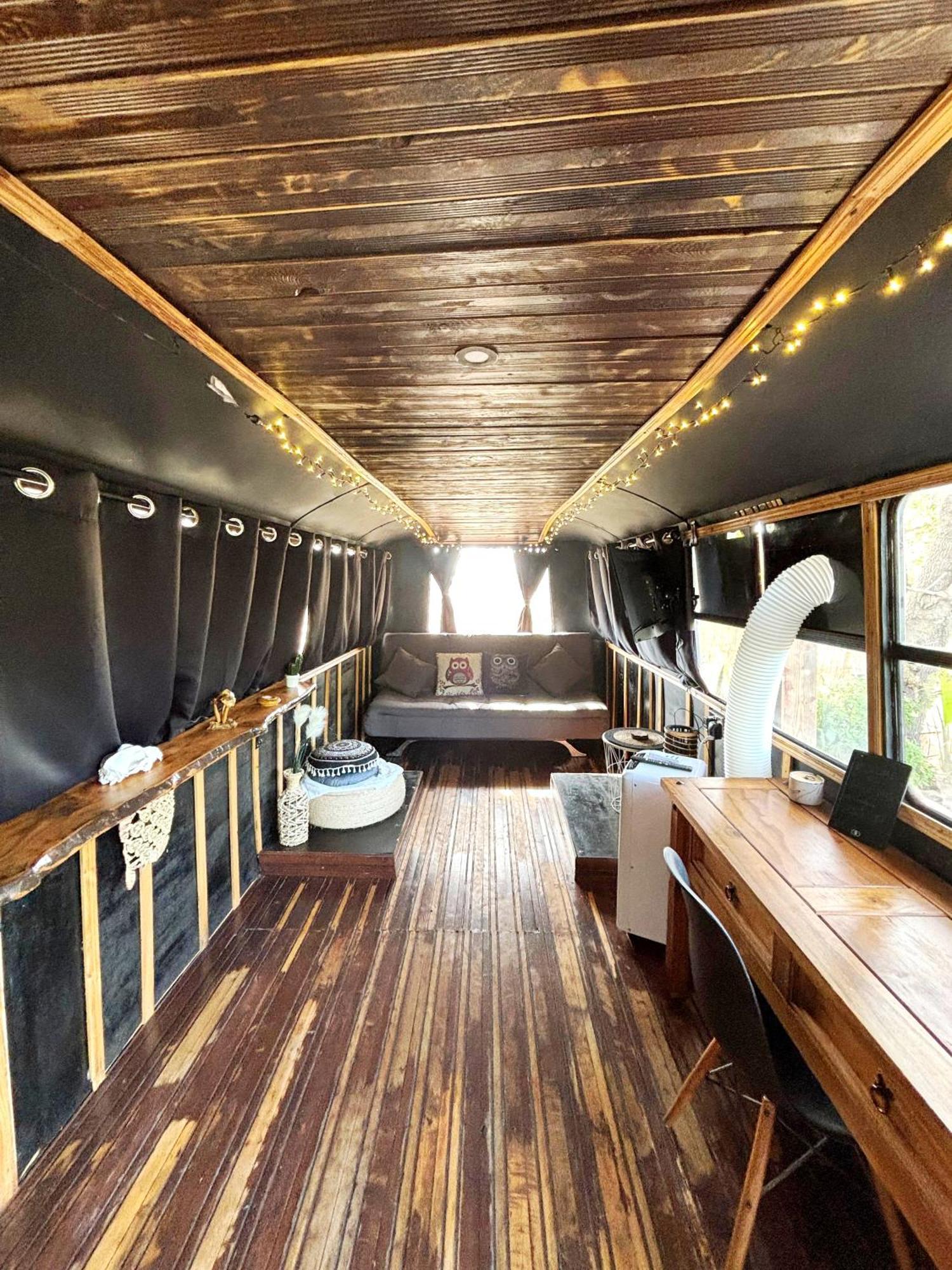 - Magic Bus - Hotel Klorakas Bagian luar foto